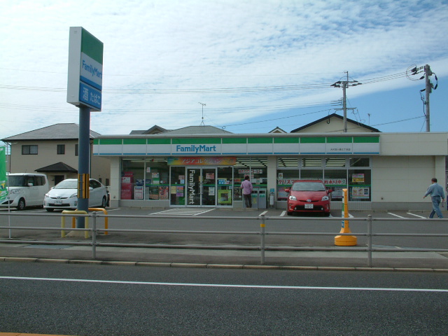 Convenience store. Family Mart Omura Miyashoji Sanchome store up (convenience store) 423m
