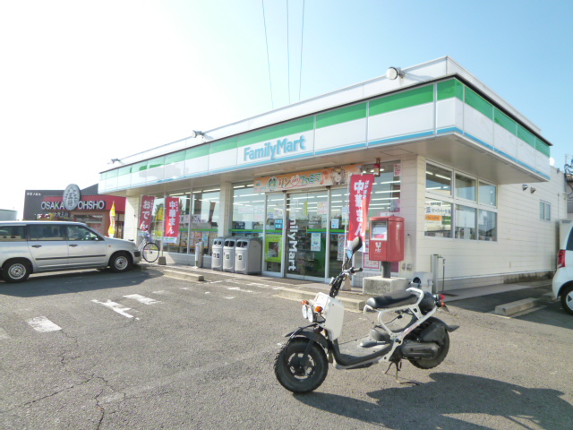 Convenience store. FamilyMart Nagasaki Airport dori until (convenience store) 499m