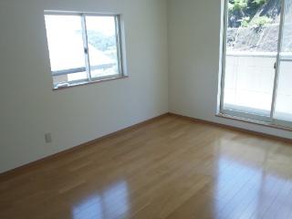Non-living room. Bright and Western-style warm flooring