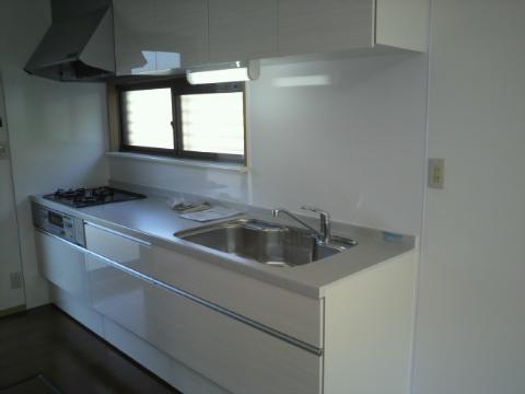 Kitchen. 3-neck gas system kitchen of white keynote! (With grill)