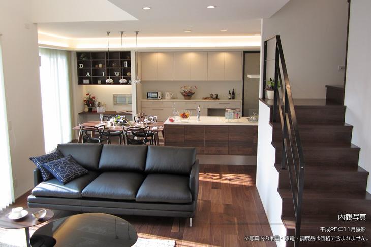 Living.  [-] [Introspection Photo] 2013 November shooting  ※ Photos furniture ・ Consumer electronics ・ Furnishings are not included in the price. 