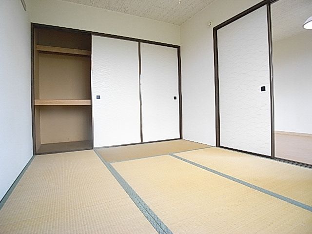 Other room space. It is also equipped closet in Japanese-style room ☆
