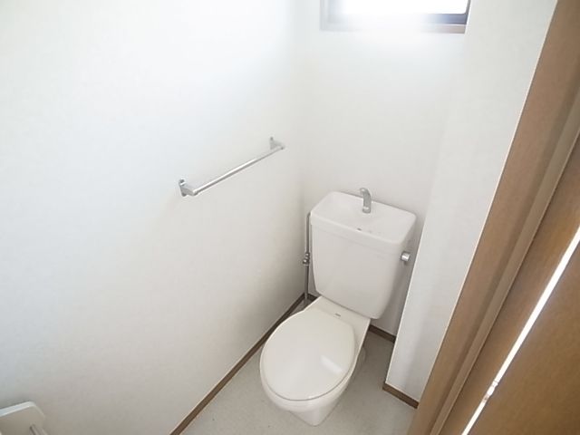 Toilet. Probably good if there is a window in the toilet (# ^. ^ #)