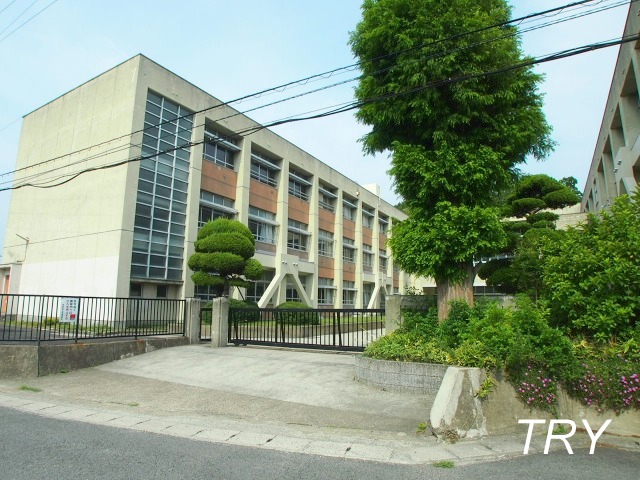 Junior high school. Gose standing Taisho junior high school (junior high school) up to 670m