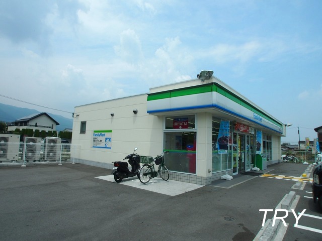 Convenience store. 146m to Family Mart (convenience store)