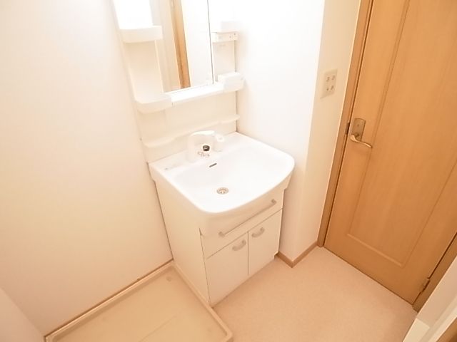 Washroom. Shampoo dresser also are equipped pat ☆