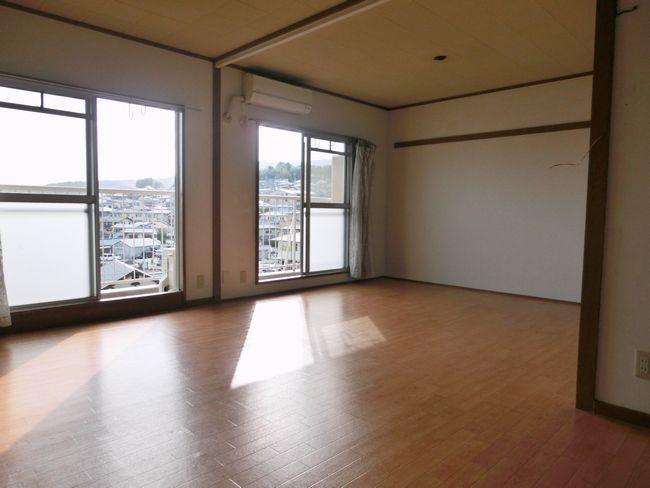 Living. Living Large