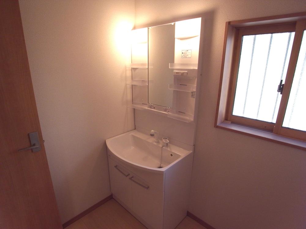 Same specifications photos (Other introspection). Same specifications washbasin