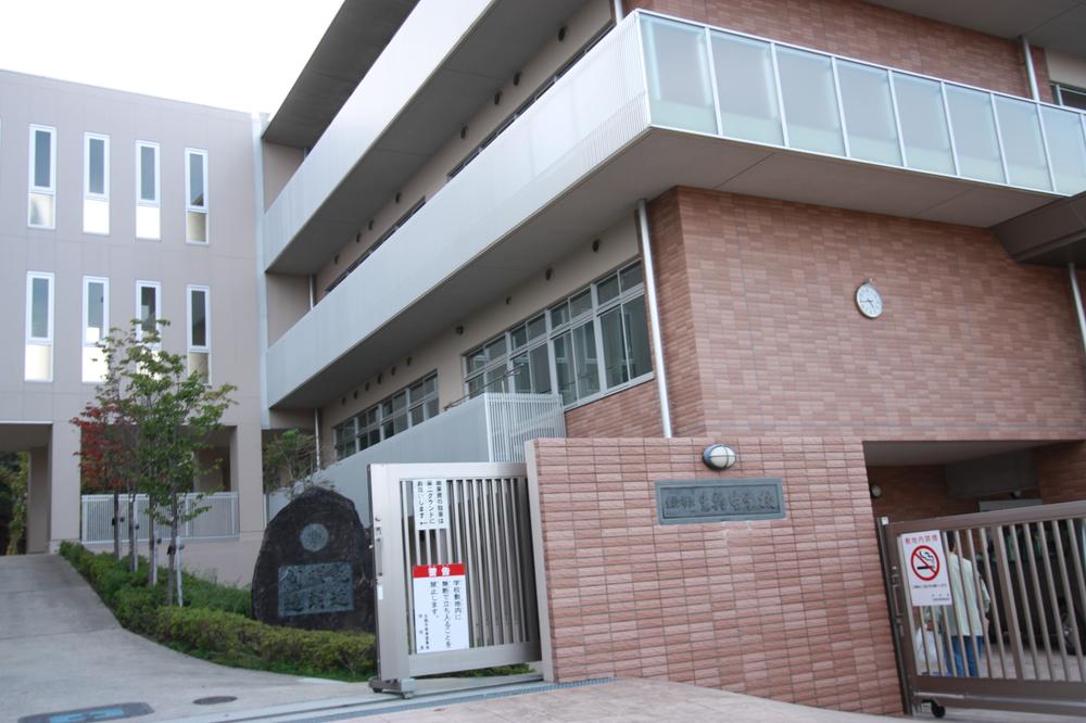 Junior high school. Ikoma 1637m called "raw medium" to stand Ikoma Junior High School (go Tadashi)