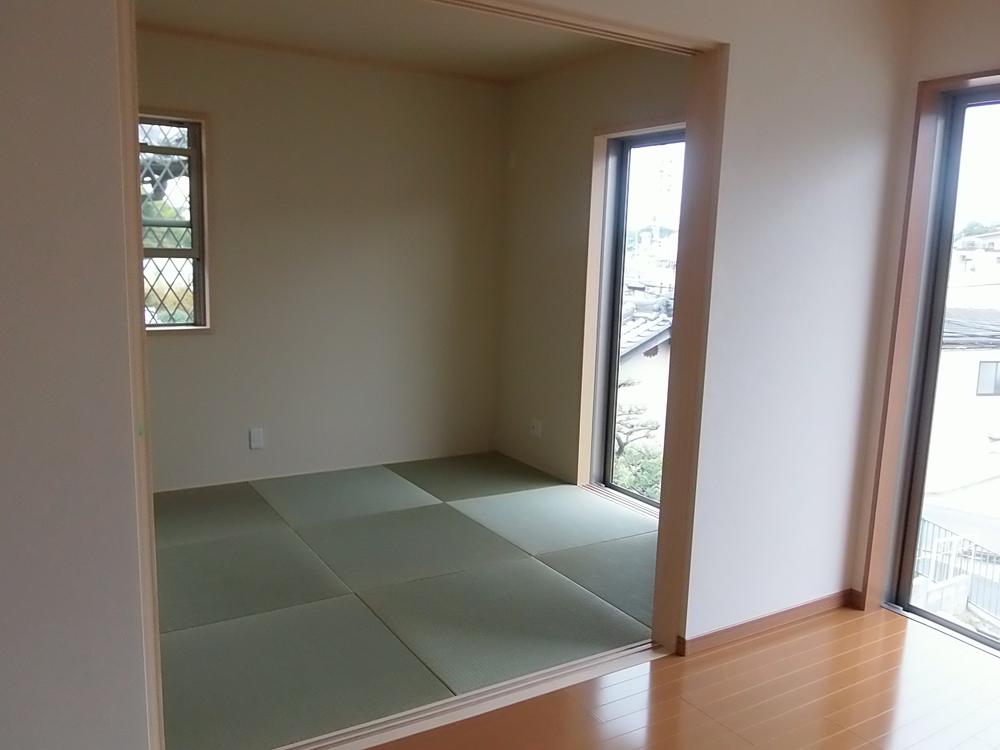 Non-living room. Indoor (10 May 2013) Shooting Ryukyu tatami of the south-facing Japanese-style room