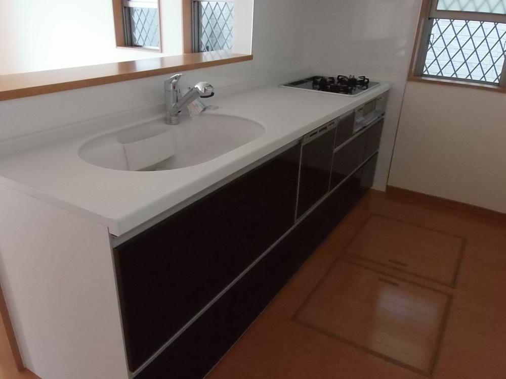 Kitchen. Indoor (10 May 2013) Shooting Panasonic living playstation2COM Face-to-face kitchen (dishwasher, Water purifier)