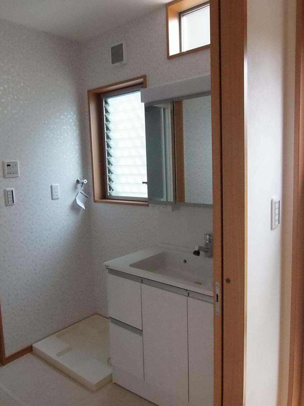 Wash basin, toilet. Indoor (10 May 2013) Shooting