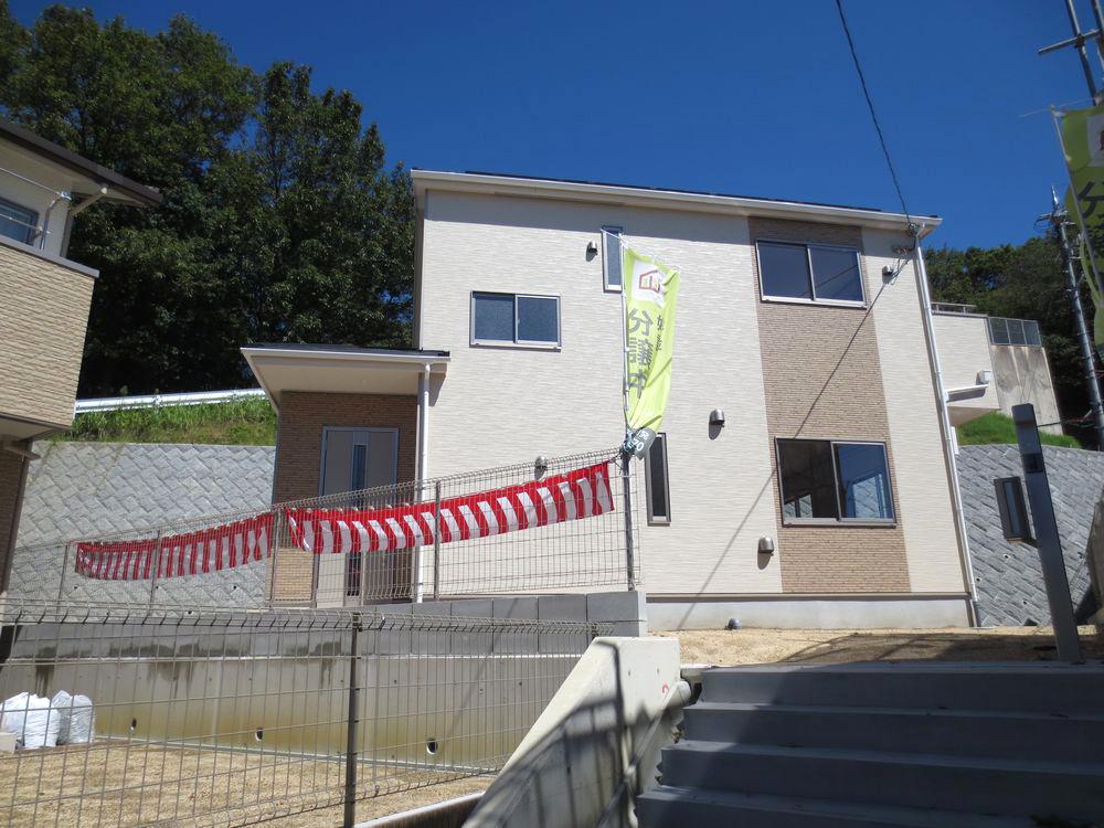 Local appearance photo.  ■ The building is already completed! Please feel free to contact us the direction of preview hope ■  ■ All-electric, Photovoltaic power generation system installed! Dirt is fell easy to exterior wall siding processing!  ■ 