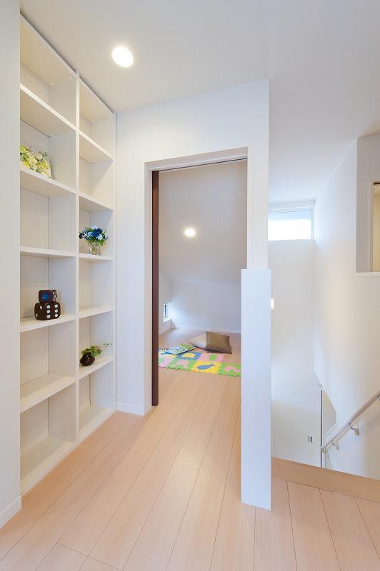 Model house photo. Uemachi base model house (second floor staircase up the location of storage space)