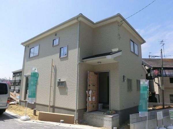 Local appearance photo. 1 Building