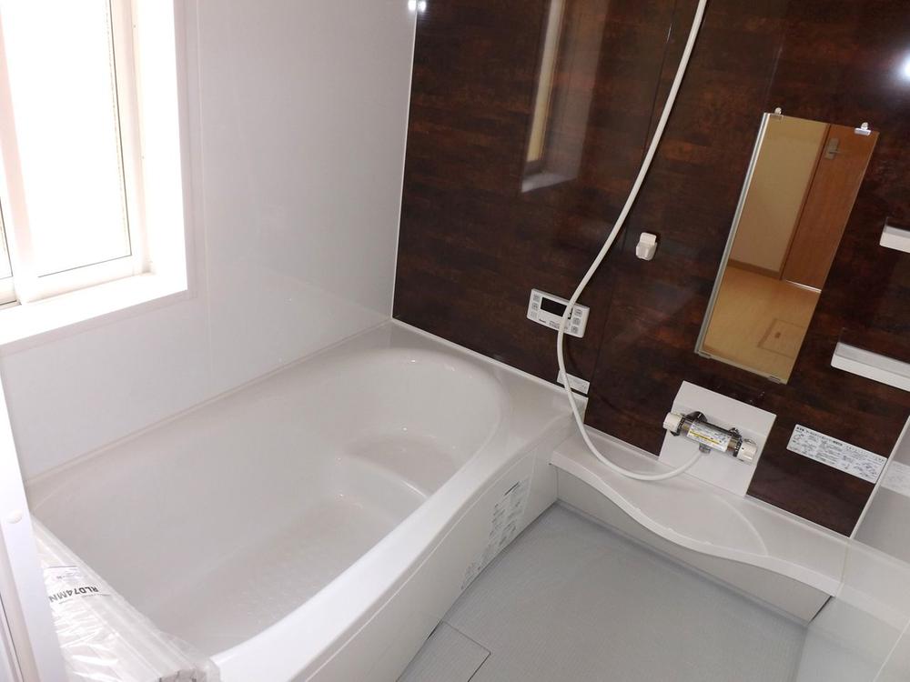 Bathroom. Local photo (bathroom) Half-length bathing large tub, Carat floor