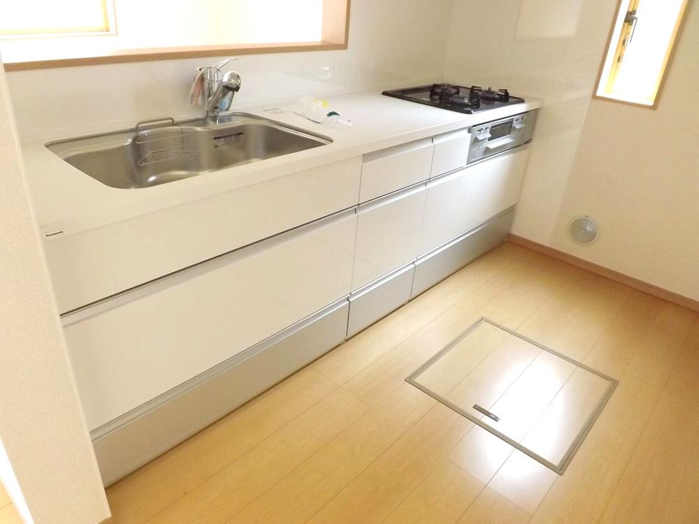 Kitchen. Local photo (kitchen) Slide storage, Water purification function shower faucet