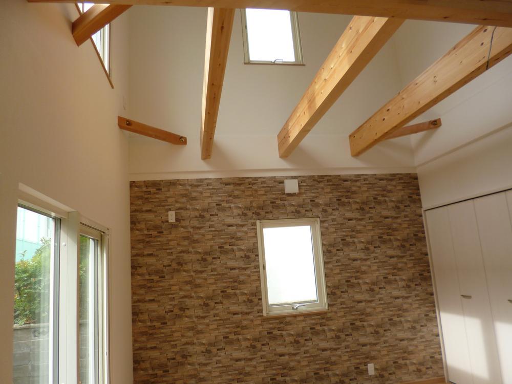 Living. Vaulted ceiling living room