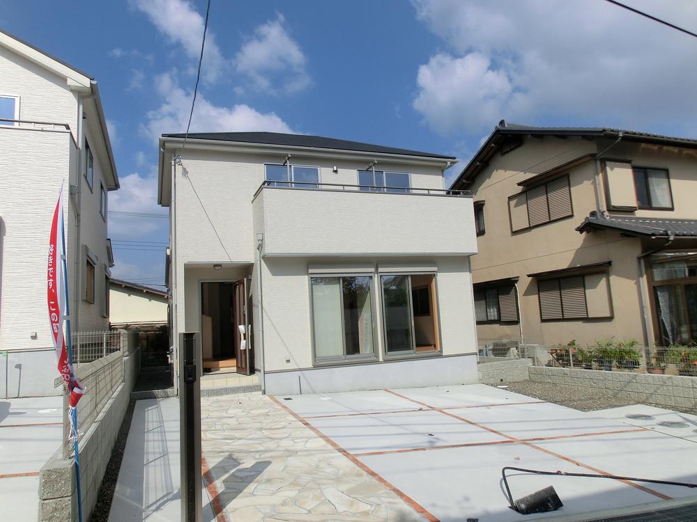 Local appearance photo. Local (11 May 2013) Shooting