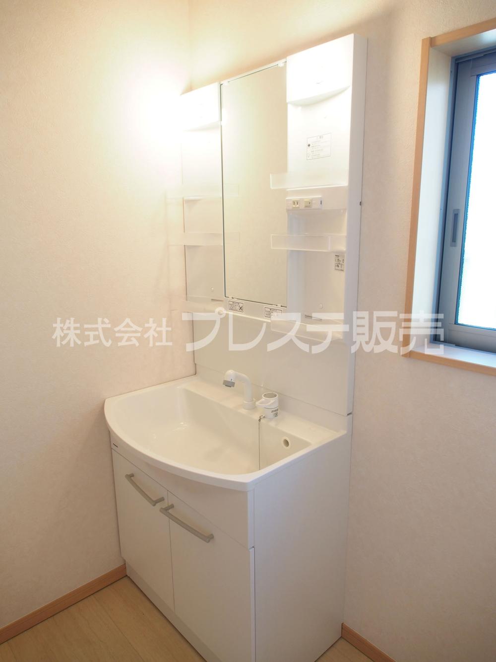 Same specifications photos (Other introspection). Shampoo dresser