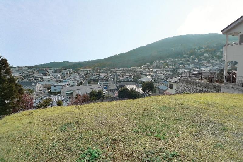 View photos from the local. View photos from the local Panoramic views of the Mount Ikoma, It is also a good per sun on the south-facing terraced.