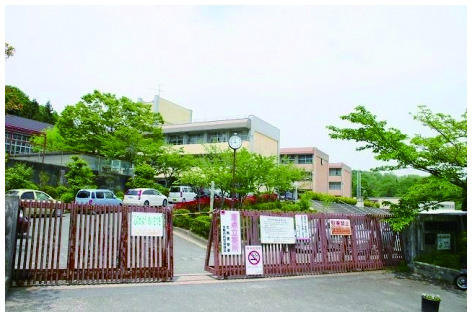 Primary school. Ikoma Municipal Tawaraguchi 400m up to elementary school