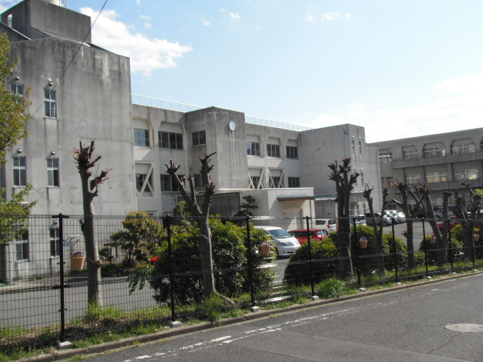 Primary school. 1845m to Ikoma Municipal Ikoma Higashi elementary school (elementary school)