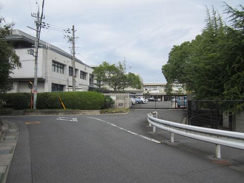 Primary school. Ikomadai Elementary School 415m 6 mins