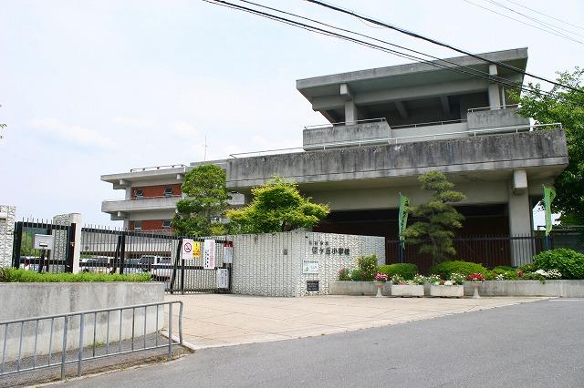 Primary school. 804m to Ikoma Municipal Sakuragaoka Elementary School (elementary school)