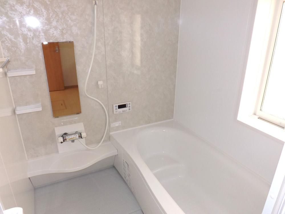 Bathroom. Local photo (bathroom) Half-length bathing large tub, Carat floor