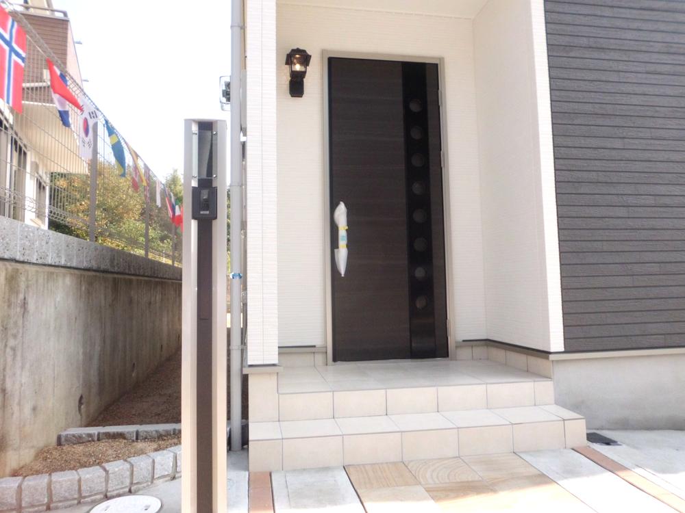 Local photos, including front road. Entrance around and finished in a fashionable