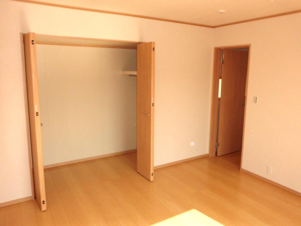 Other introspection. Large storage with a Western-style