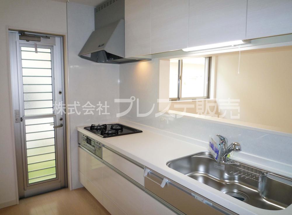 Same specifications photo (kitchen). Popular face-to-face kitchen