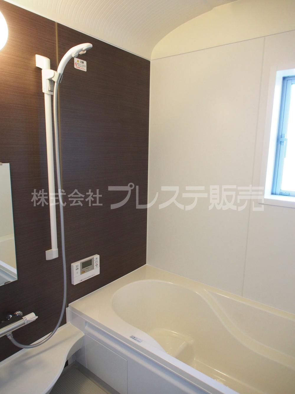 Same specifications photo (bathroom). Standard equipped with a bathroom heating dryer! 