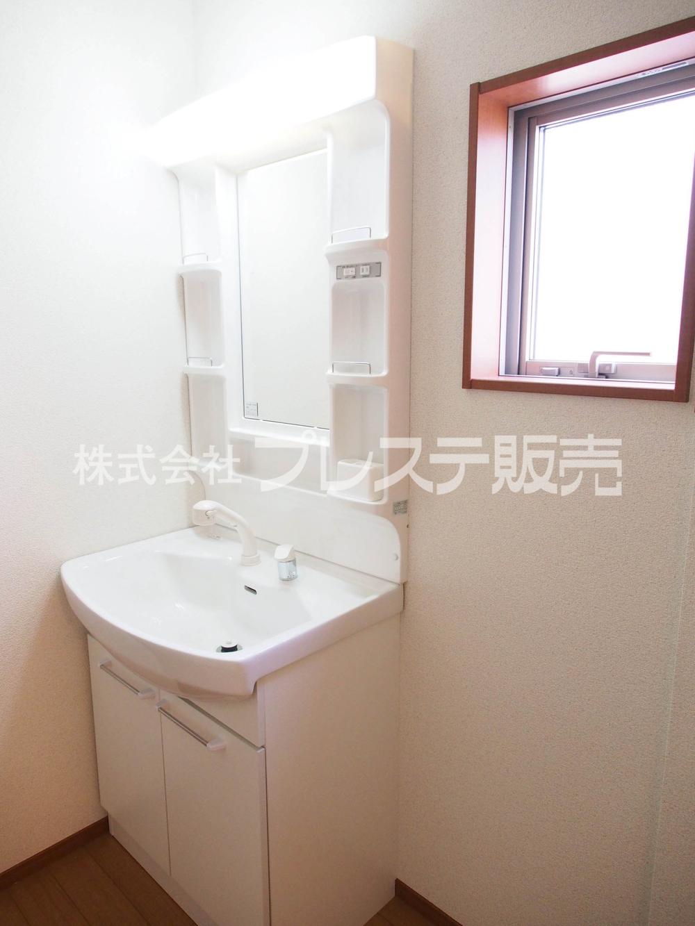 Same specifications photos (Other introspection). Shampoo dresser