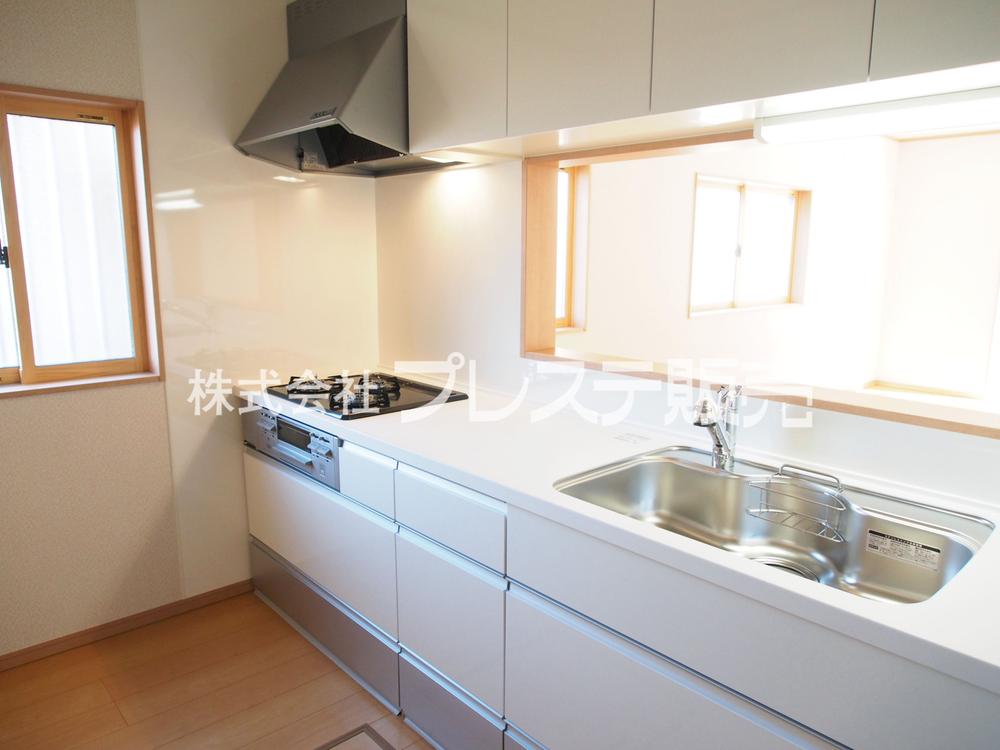 Kitchen. Local photo (No. 2 land kitchen) Popular face-to-face kitchen