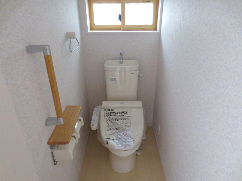 Toilet.  ■ Building 2 toilet ■ 