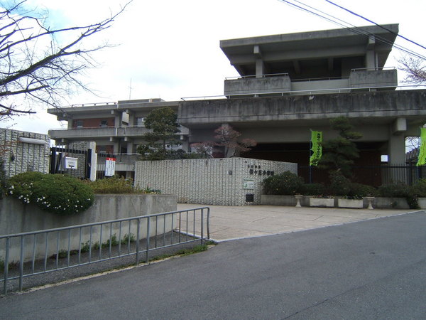 Primary school. 563m to Ikoma Municipal Sakuragaoka Elementary School (elementary school)