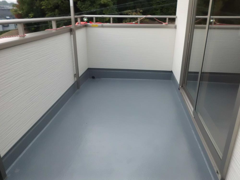 Balcony. Ensure a good spacious balcony of the day. You Hakadori also your laundry