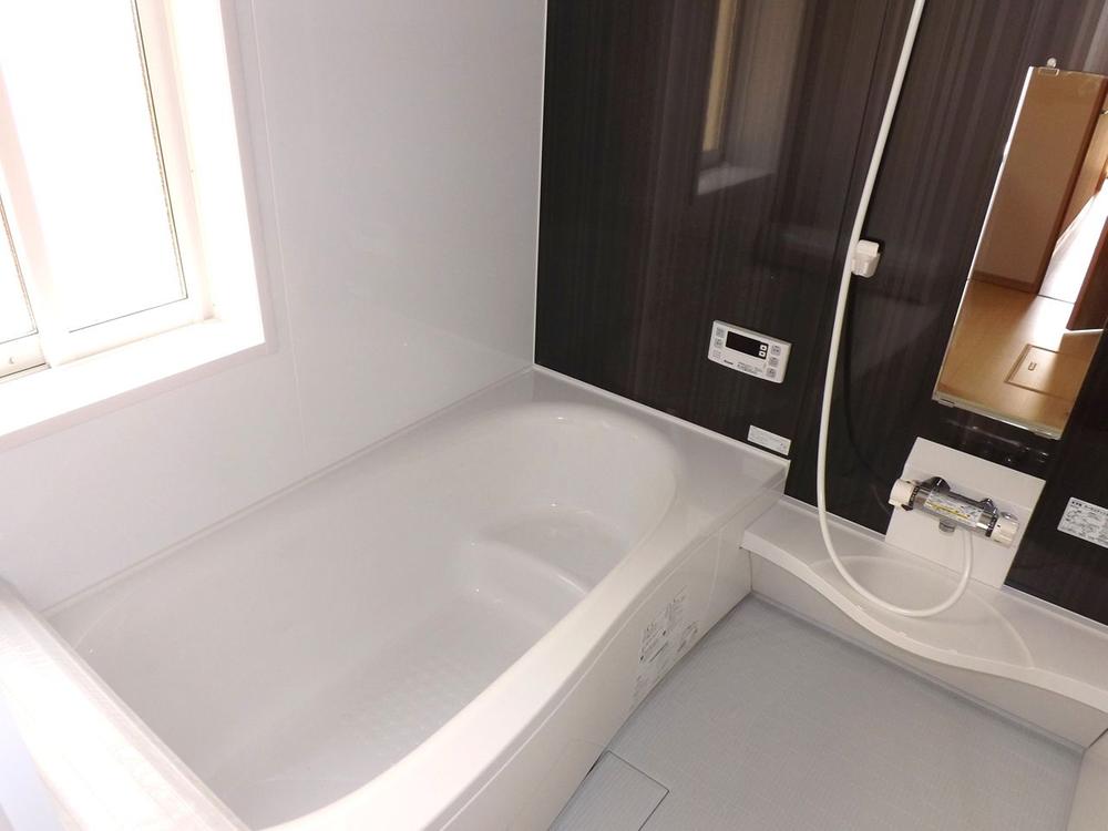 Bathroom. Local photo (bathroom) Half-length bathing large tub, Carat floor
