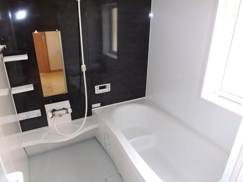 Bathroom. Local photo (bathroom) Half-length bathing large tub, Carat floor
