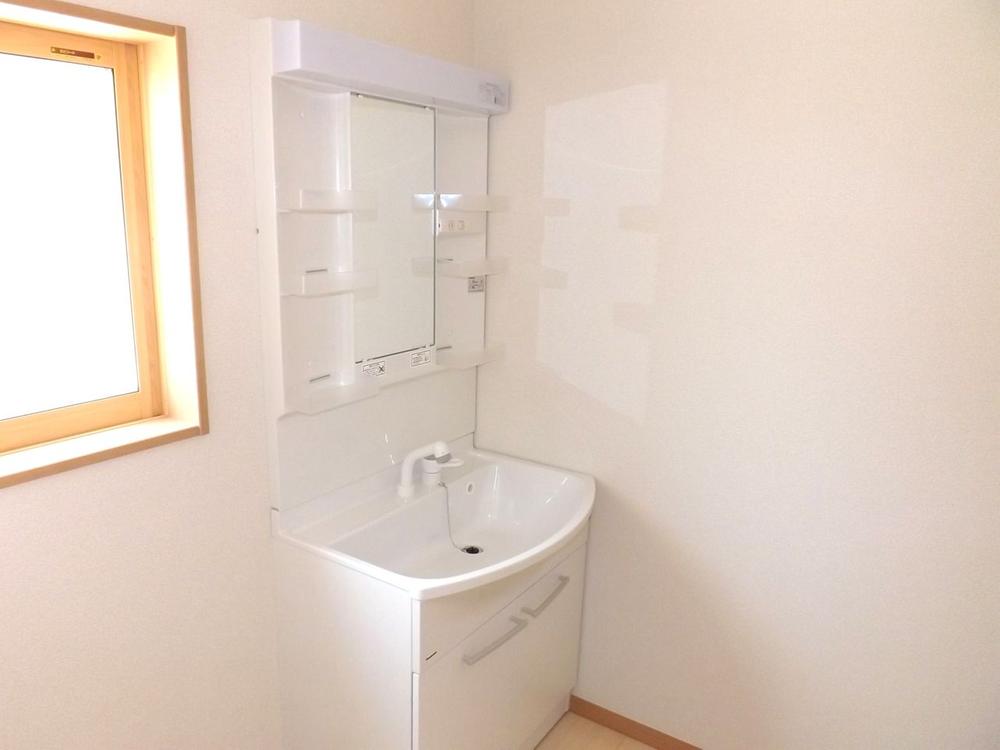 Other Equipment. With shampoo dresser! 