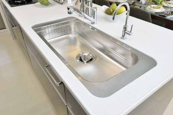 Kitchen.  [Utility sink (silent type)] Sink to wash even easier, such as large pots and pans, Water is silent type designed to reduce the I sound (same specifications)