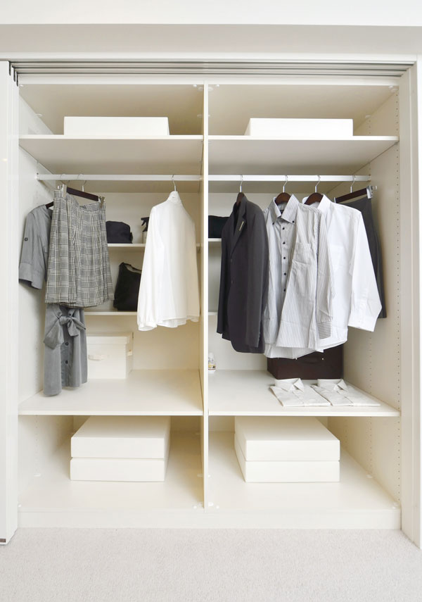 Receipt.  [closet] The Western-style, Closet incorporating the system storage have been installed (1-K type model room)