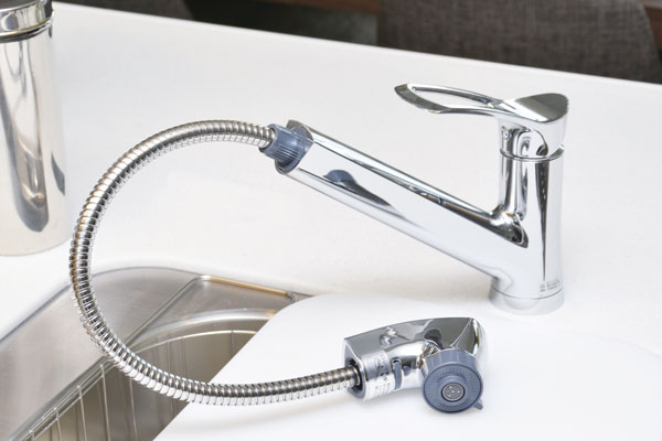 Kitchen.  [Shower mixing faucet] Hot water temperature regulation is also a simple, Extend the hose to every corner of the sink is available to care for (same specifications)