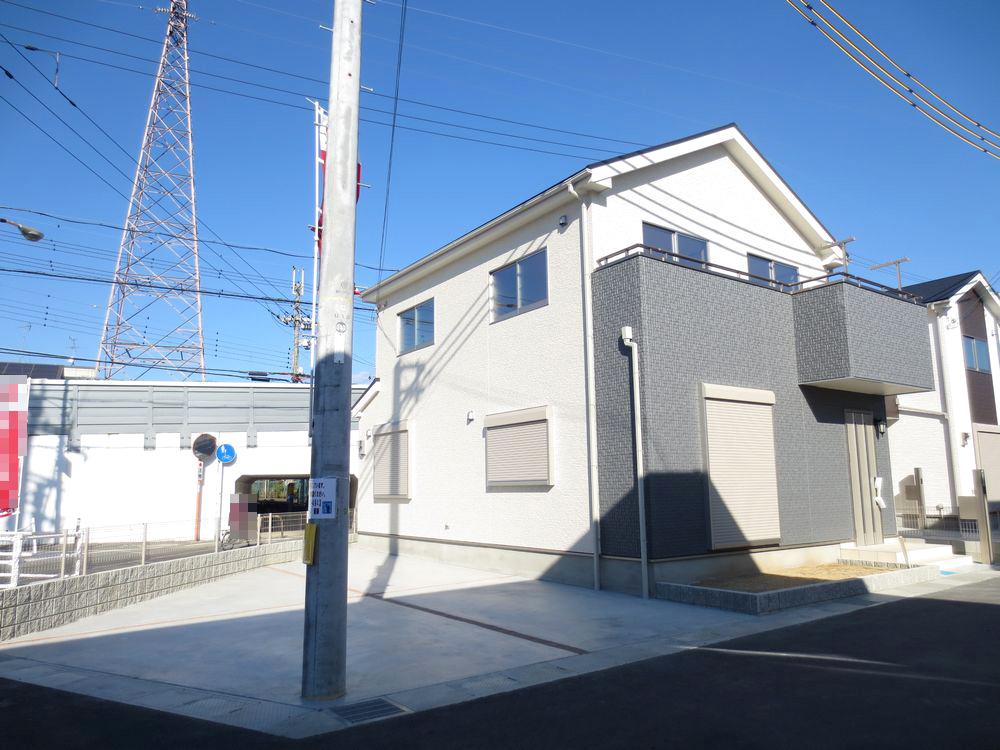 Local appearance photo.  ■ 5 Building appearance ■ 