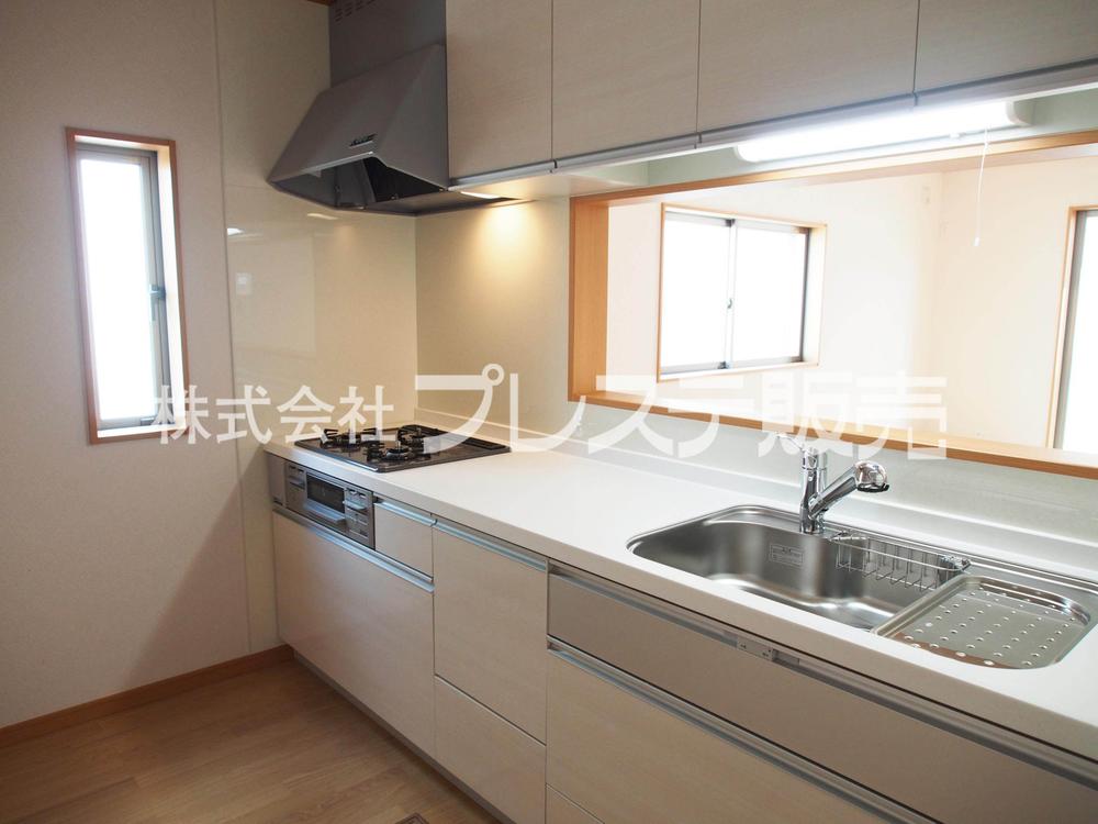 Same specifications photo (kitchen). Popular face-to-face kitchen