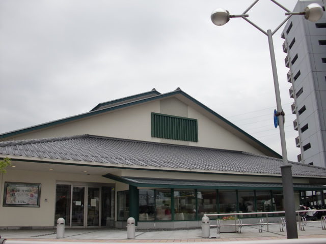 Supermarket. 957m to supermarket Lucky Yamato Koizumi shop (super)