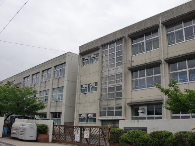 Primary school. Yamato-Koriyama City Katagiri to elementary school (elementary school) 1850m