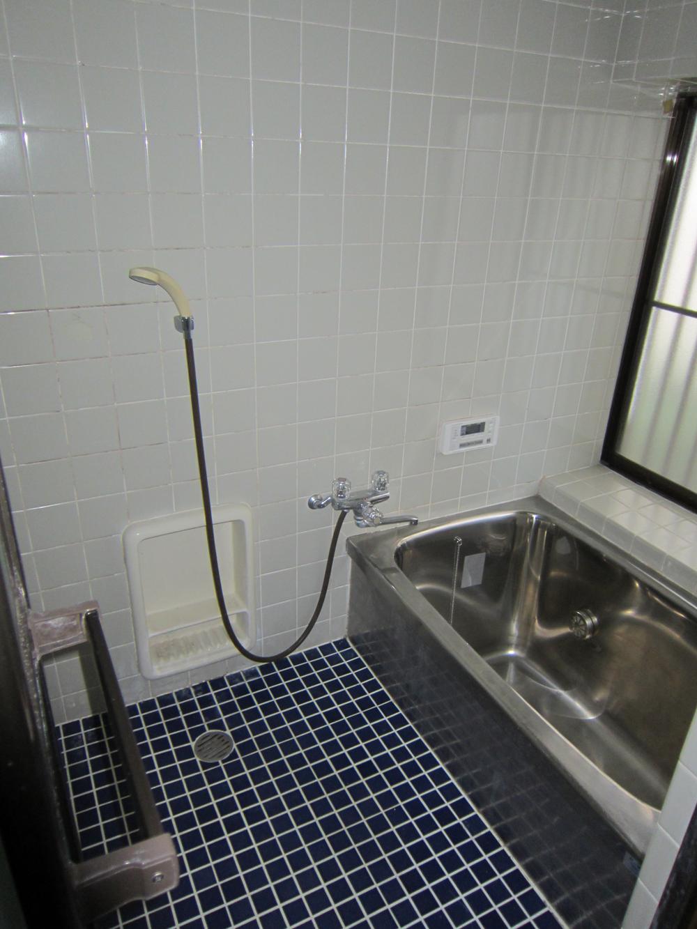 Bathroom. Add-fired function with bathroom. Ventilation efficiency good big Madoyu. Indoor (September 2013) Shooting